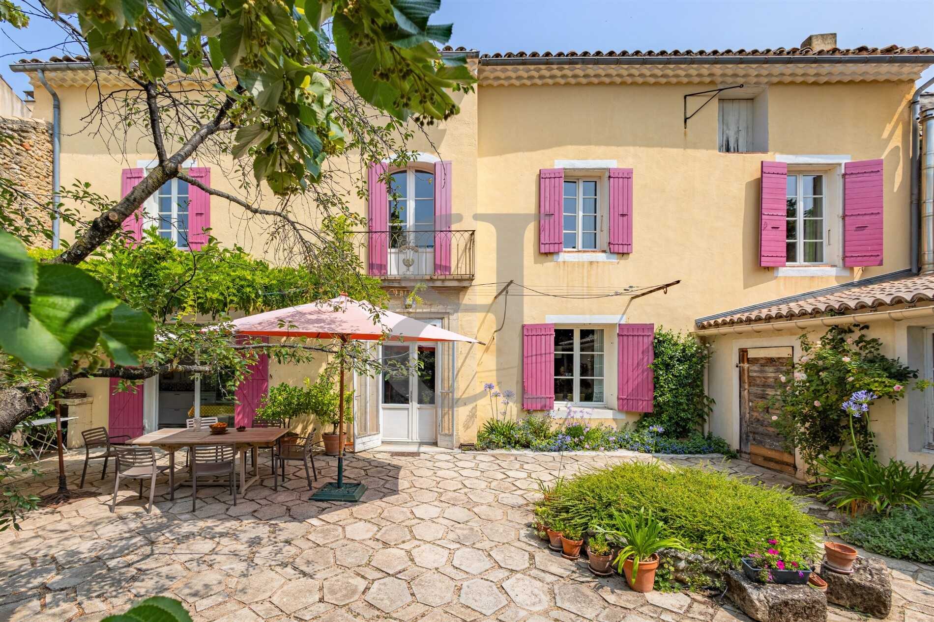بيت في Sainte-Cécile-les-Vignes, Provence-Alpes-Côte d'Azur 12078057