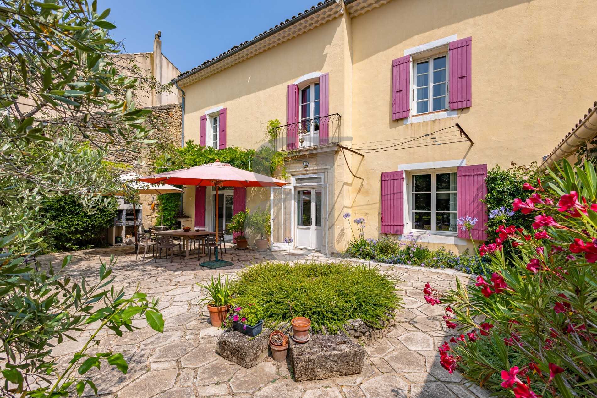 بيت في Sainte-Cécile-les-Vignes, Provence-Alpes-Côte d'Azur 12078057