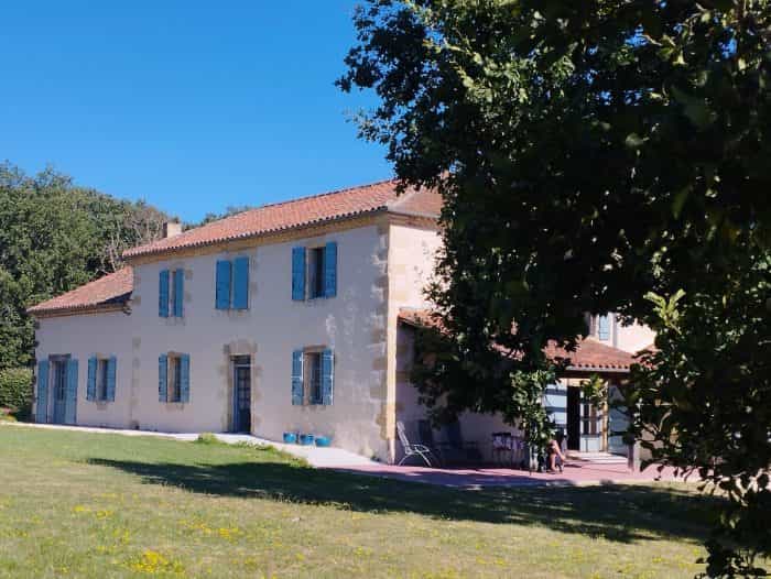 بيت في Vic-Fezensac, Occitanie 12078062