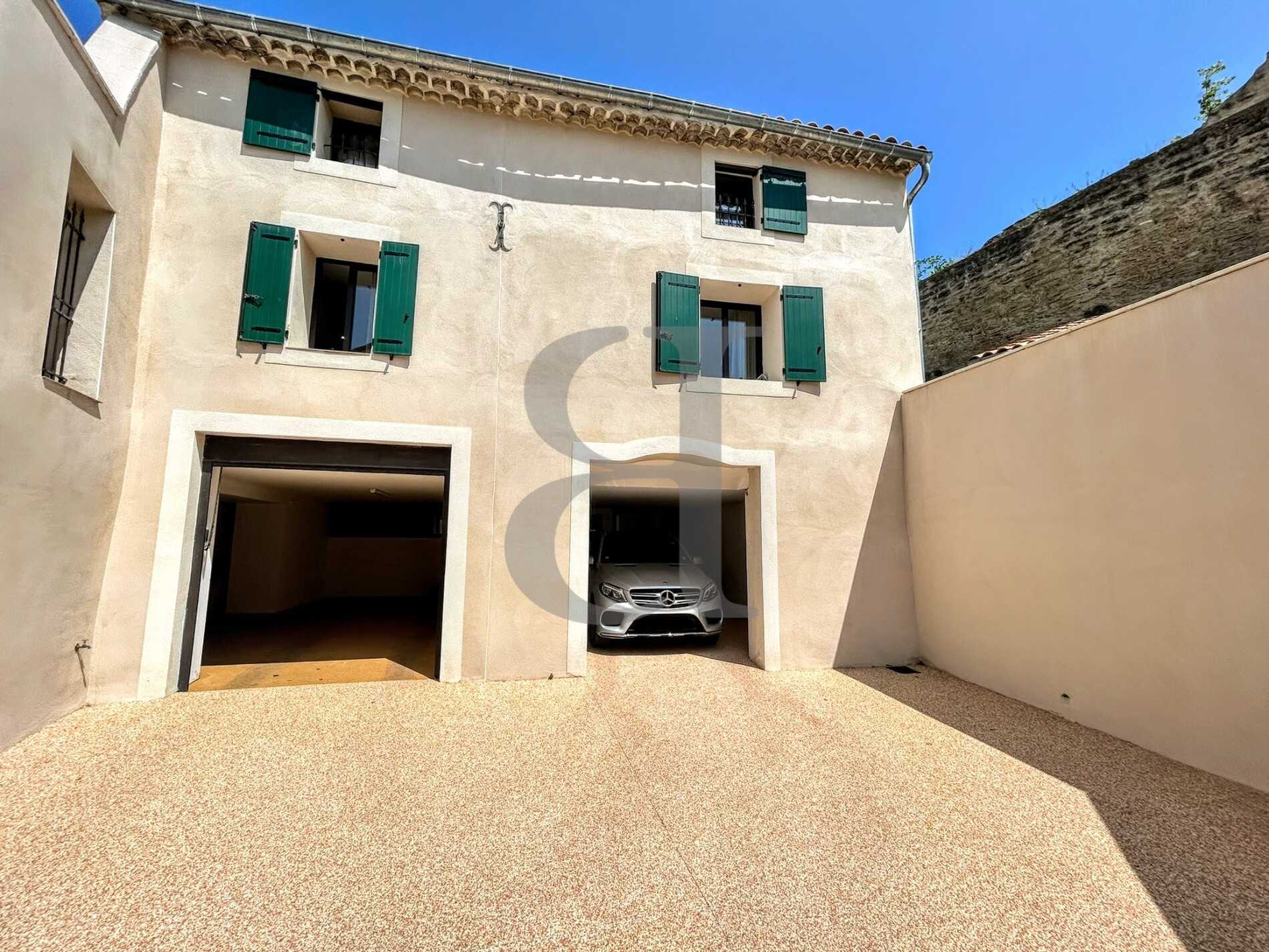 жилой дом в Châteauneuf-de-Gadagne, Provence-Alpes-Côte d'Azur 12078074