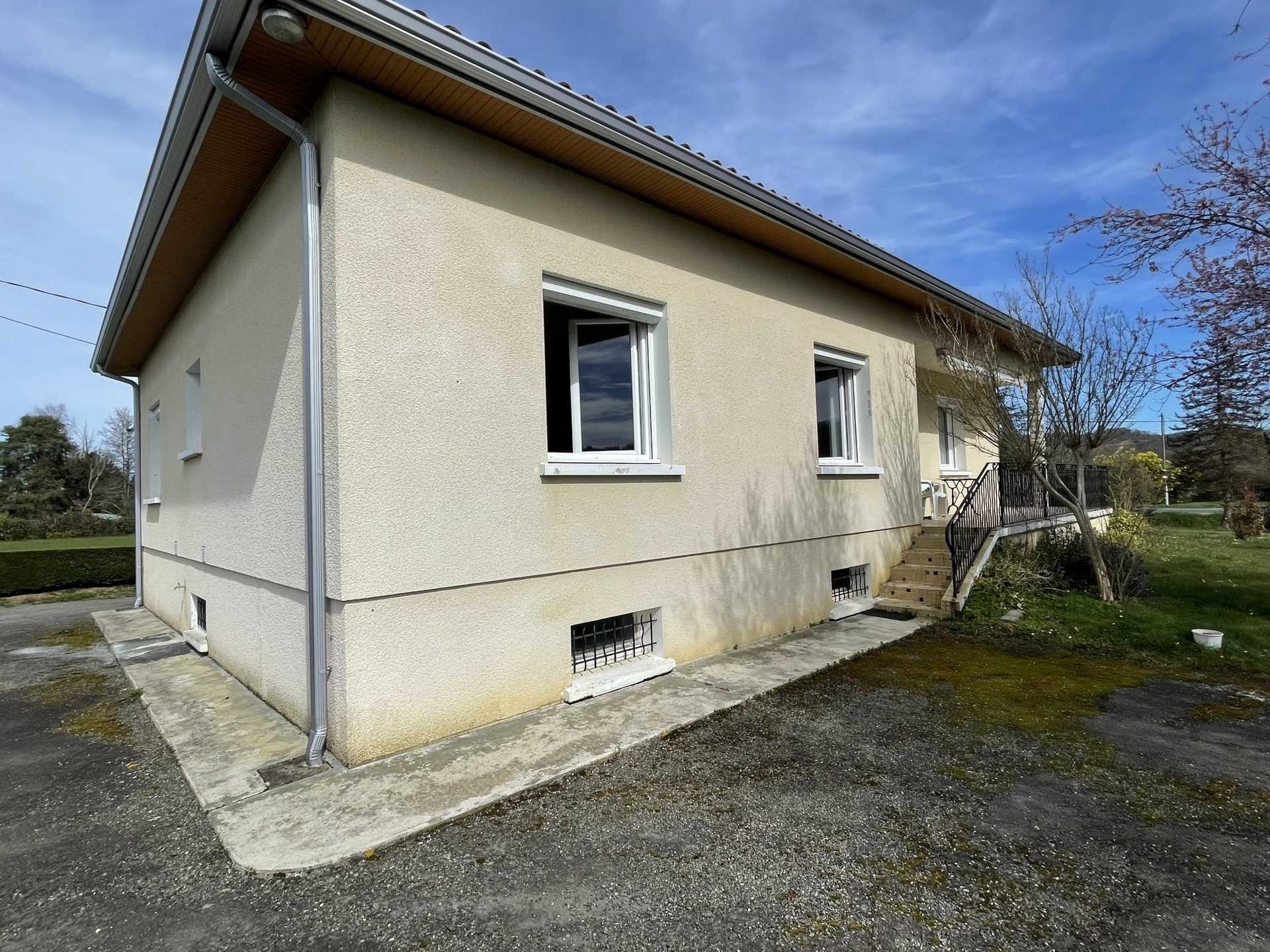 بيت في Seissan, Occitanie 12078100