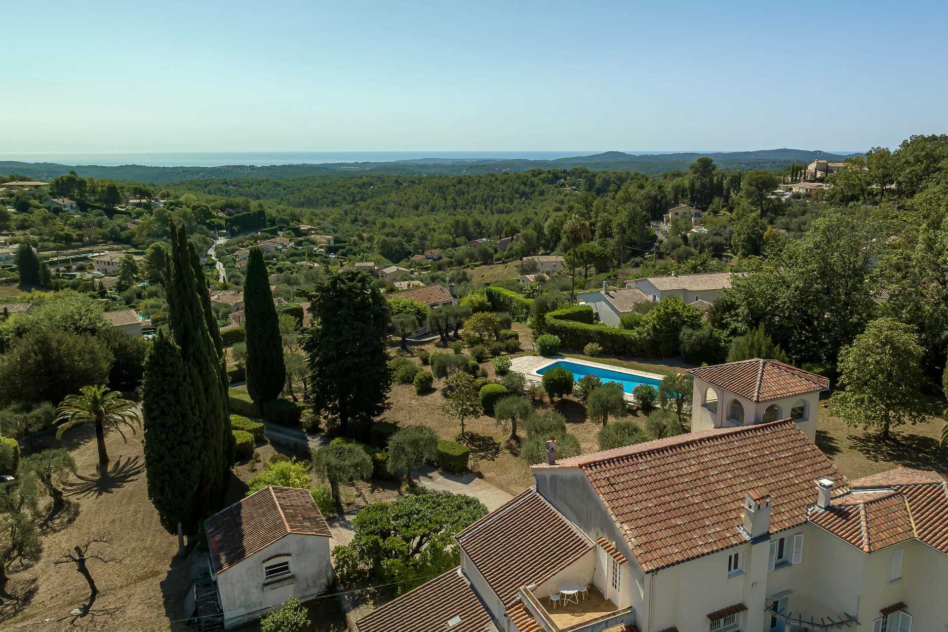 Будинок в Le Rouret, Provence-Alpes-Côte d'Azur 12078203