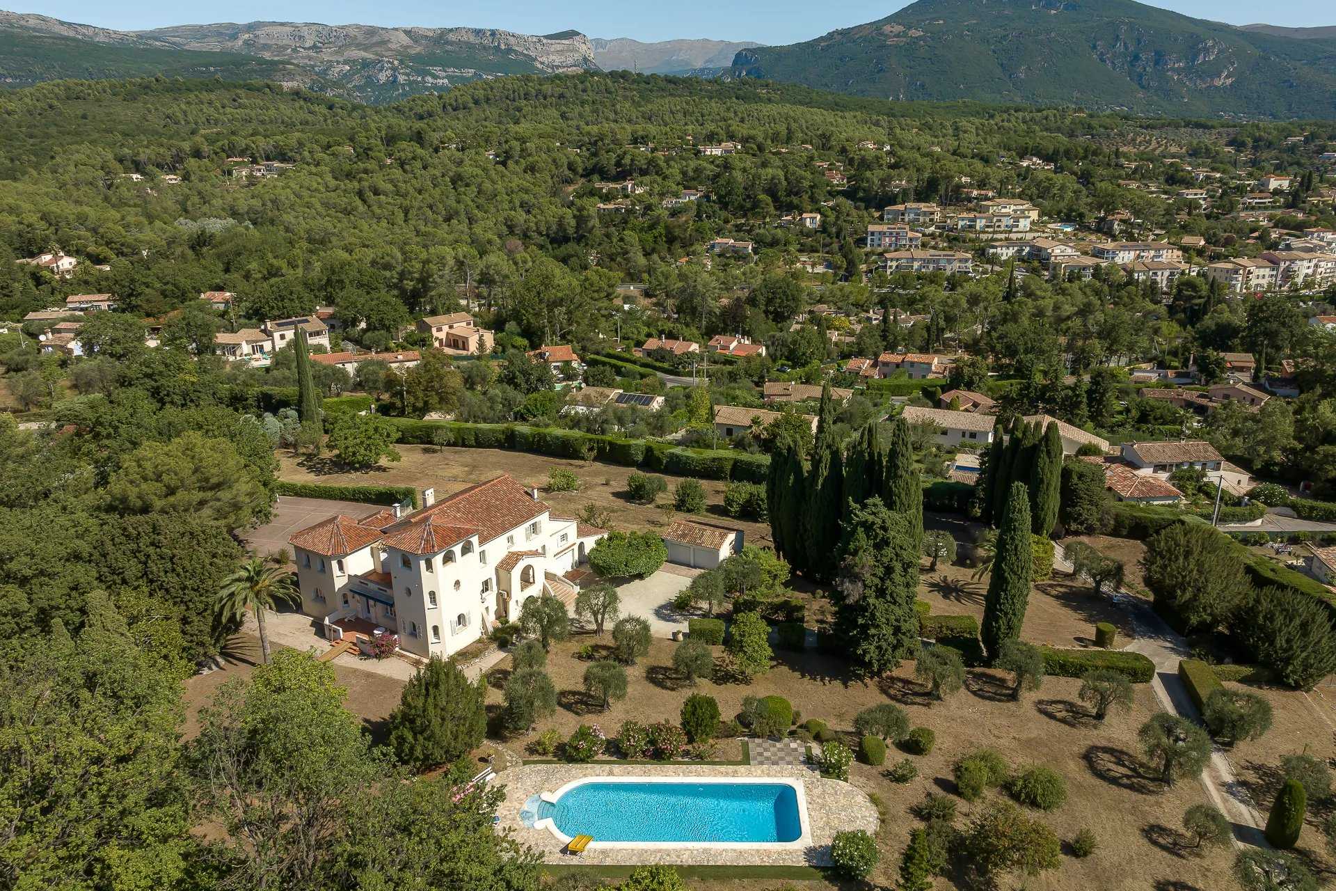 房子 在 Le Collet, Provence-Alpes-Cote d'Azur 12078203
