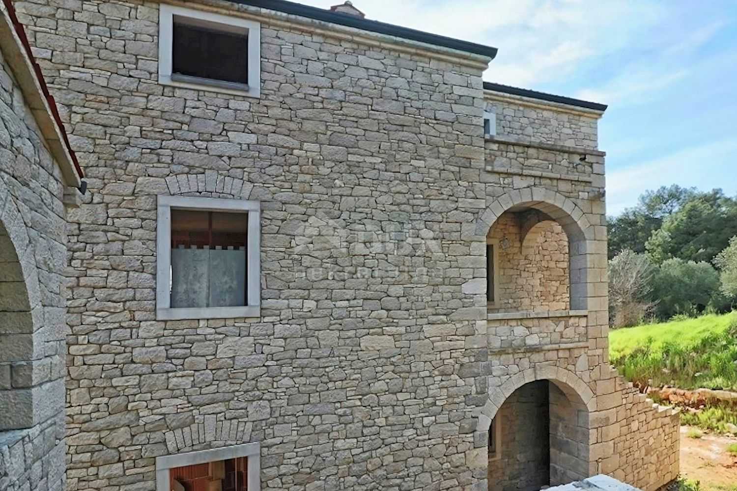 rumah dalam Rovinj, Istria County 12081194