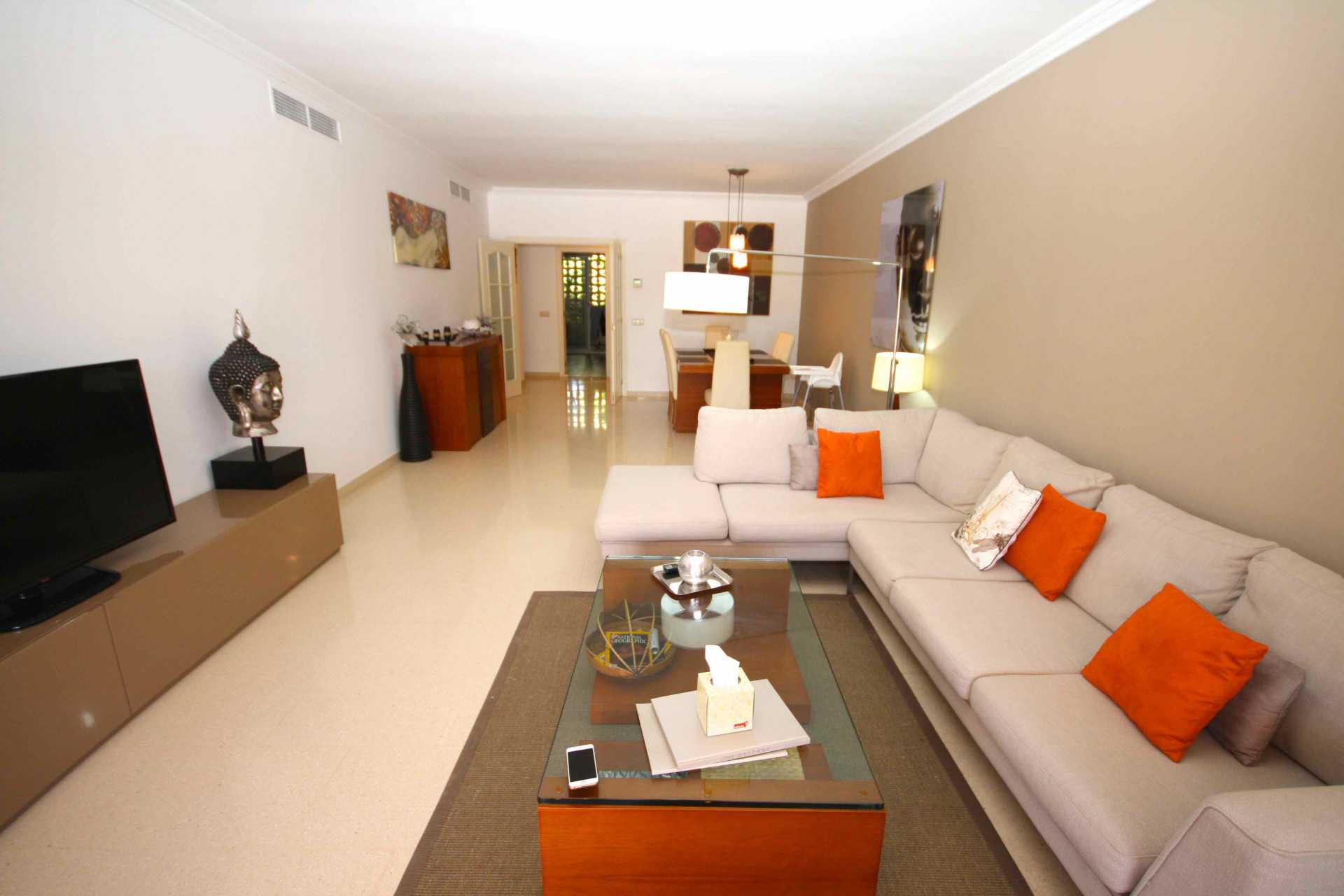 Condominium in Marbella, Andalusia 12081240