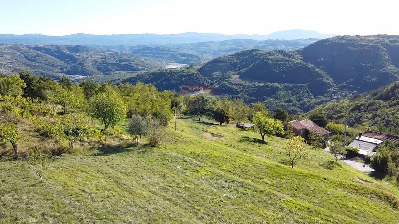 Tierra en Motovun, Istarska Županija 12081641