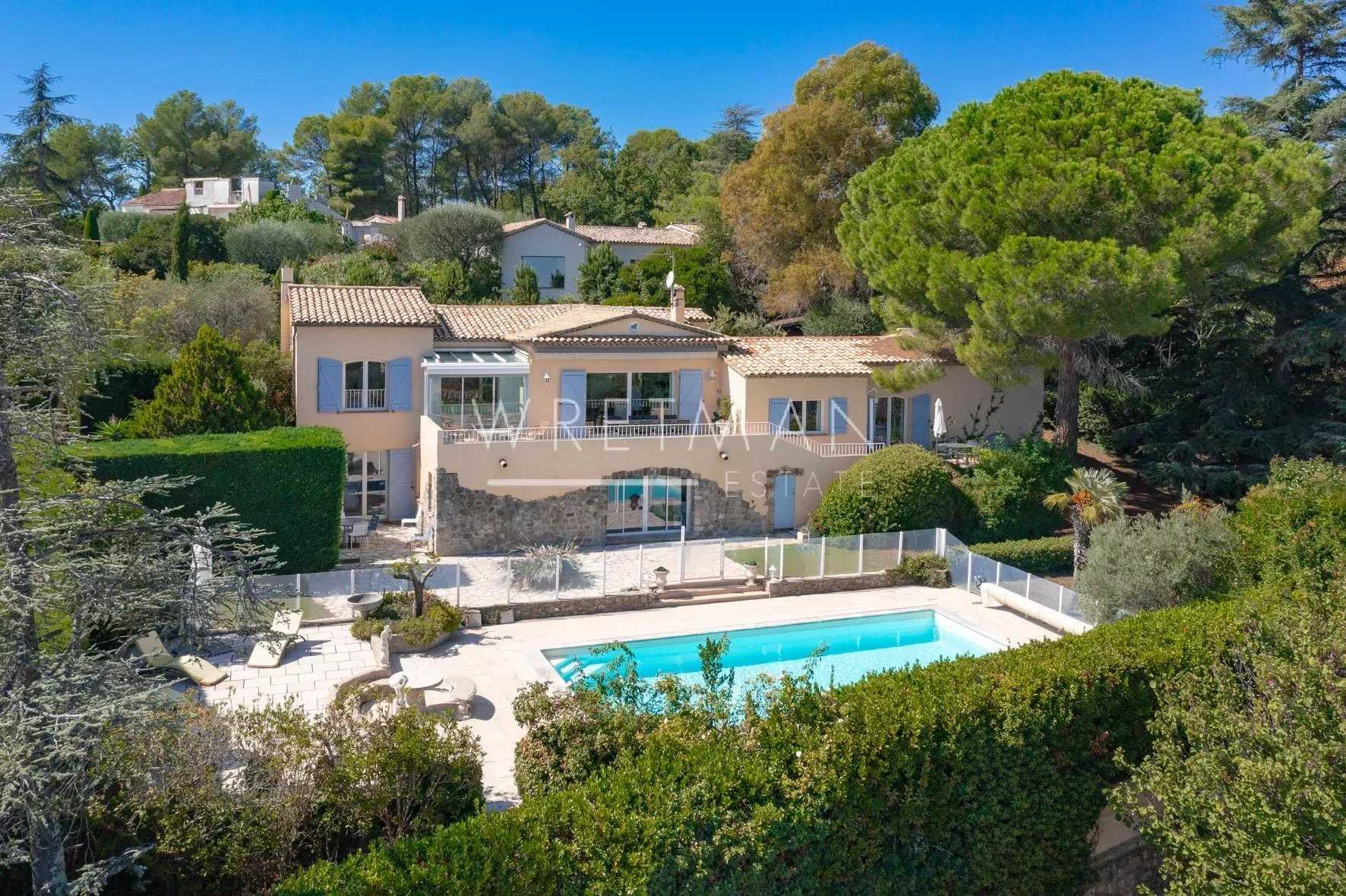 房子 在 Mazan, Provence-Alpes-Cote d'Azur 12082134