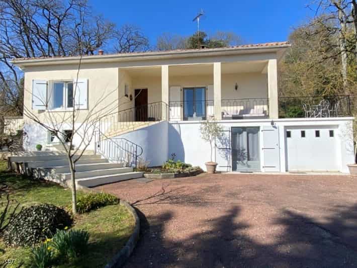Casa nel Ruffec, Nouvelle-Aquitaine 12082182