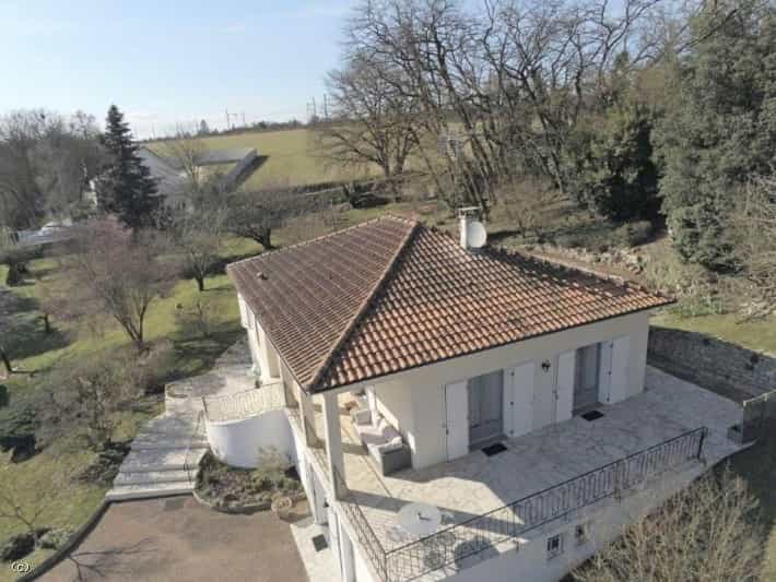 Huis in Ruffec, Nouvelle-Aquitaine 12082182