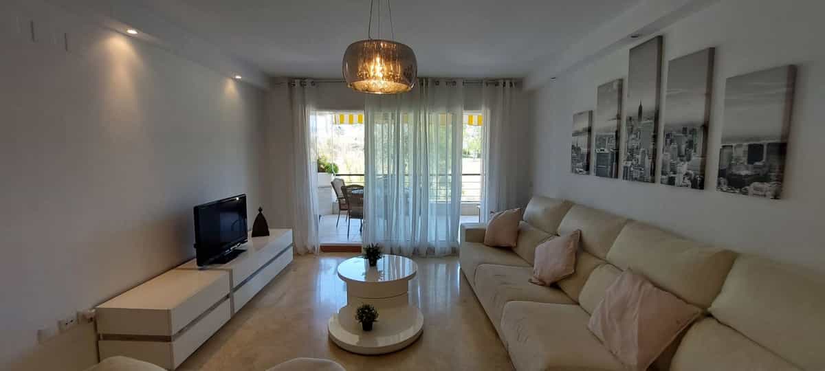 Condominium in Benahavis, Andalusia 12083274