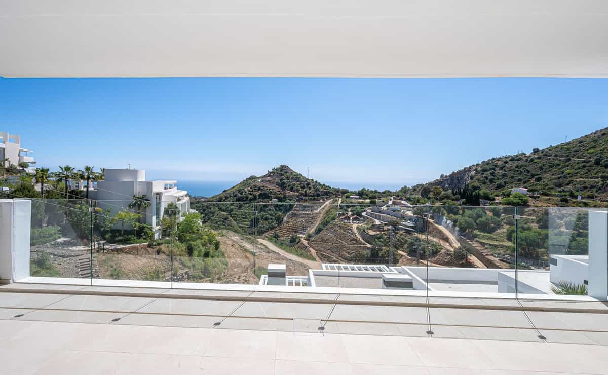 Condominium in Marbella, Andalusia 12083416