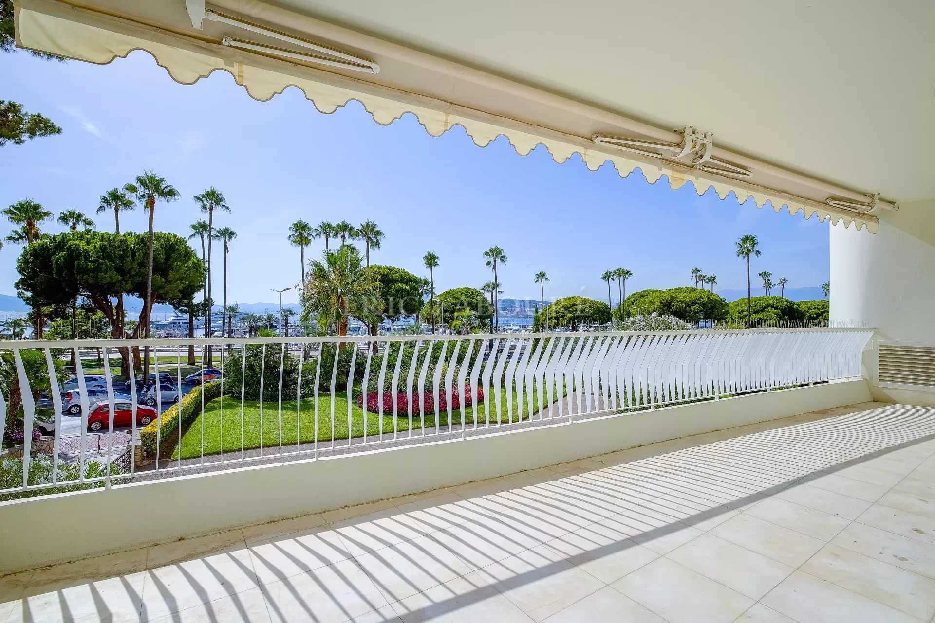Residential in Cannes, Alpes-Maritimes 12083448