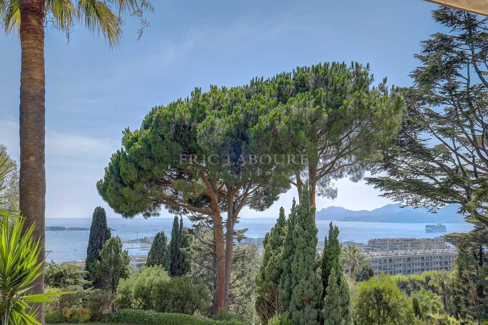 住宅 在 Cannes, Alpes-Maritimes 12083450