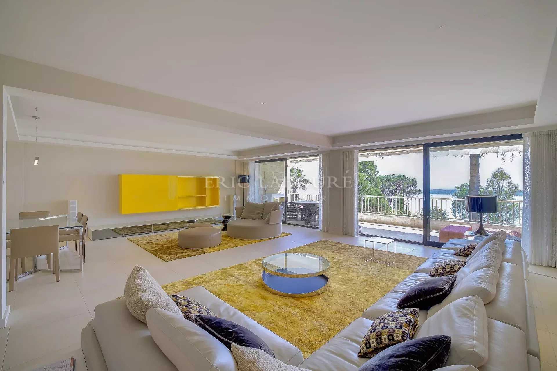 Residential in Cannes, Alpes-Maritimes 12083450