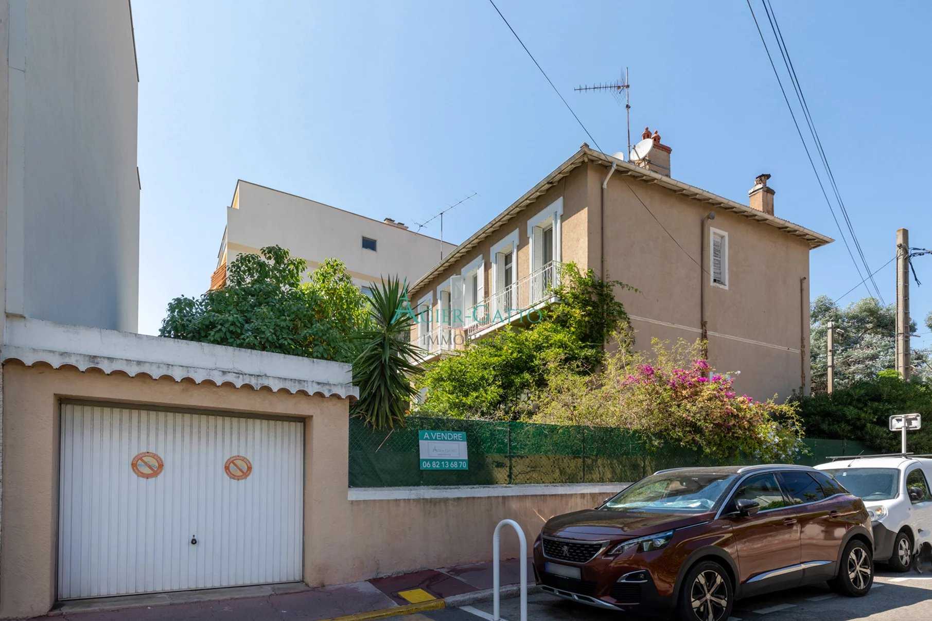 House in Cannes, Alpes-Maritimes 12083796
