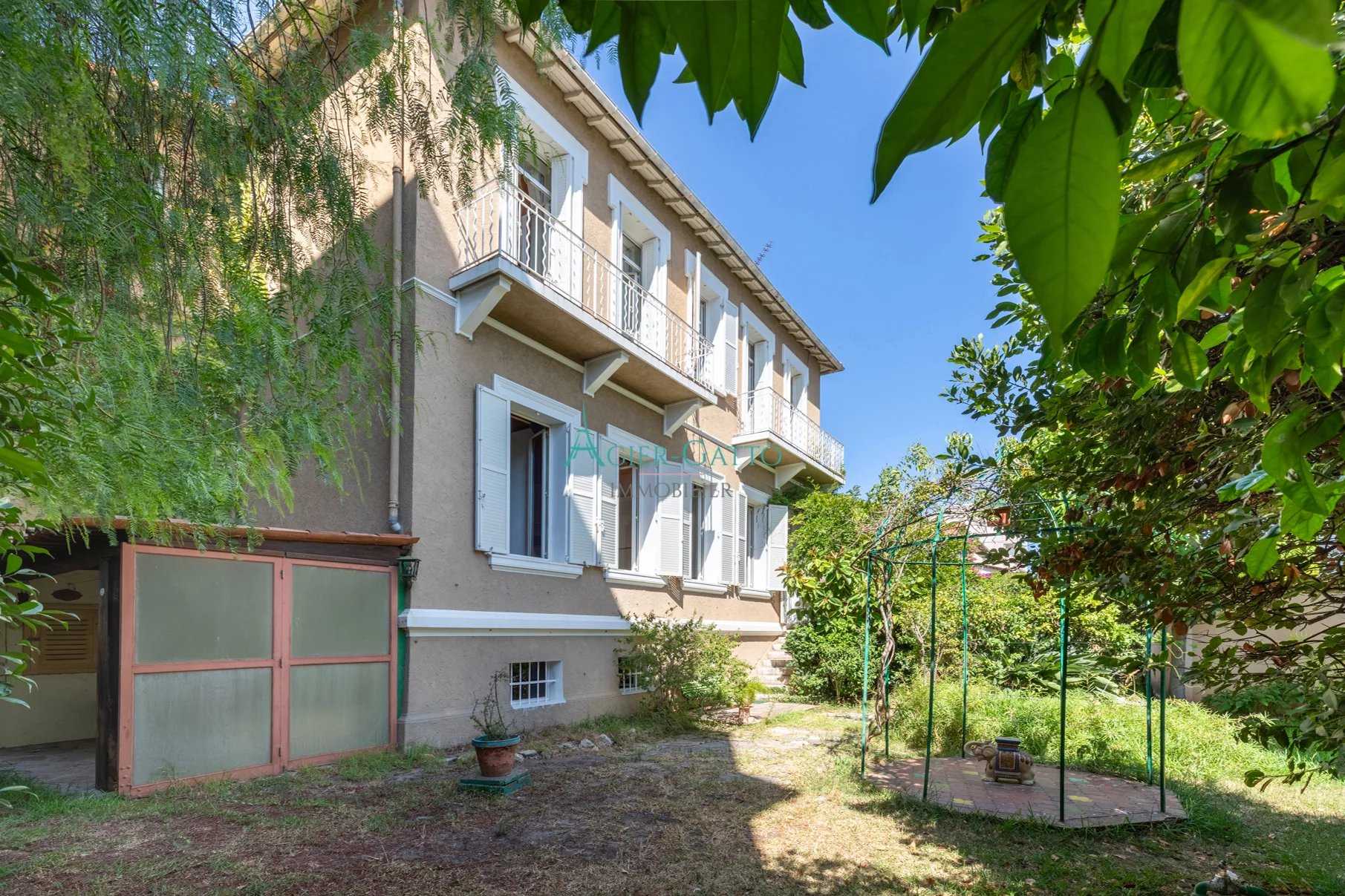 House in Cannes, Provence-Alpes-Cote d'Azur 12083796