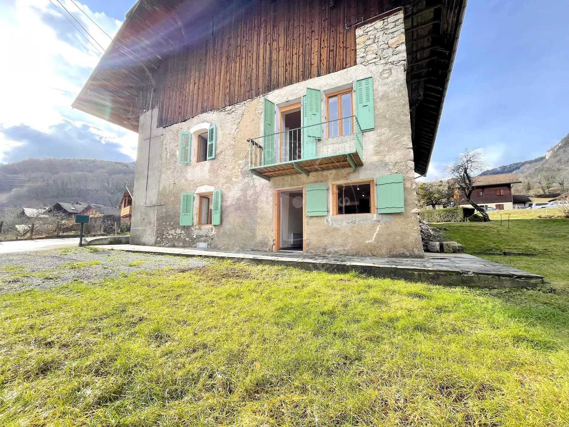 Dom w Faverges, Owernia-Rodan-Alpy 12083841