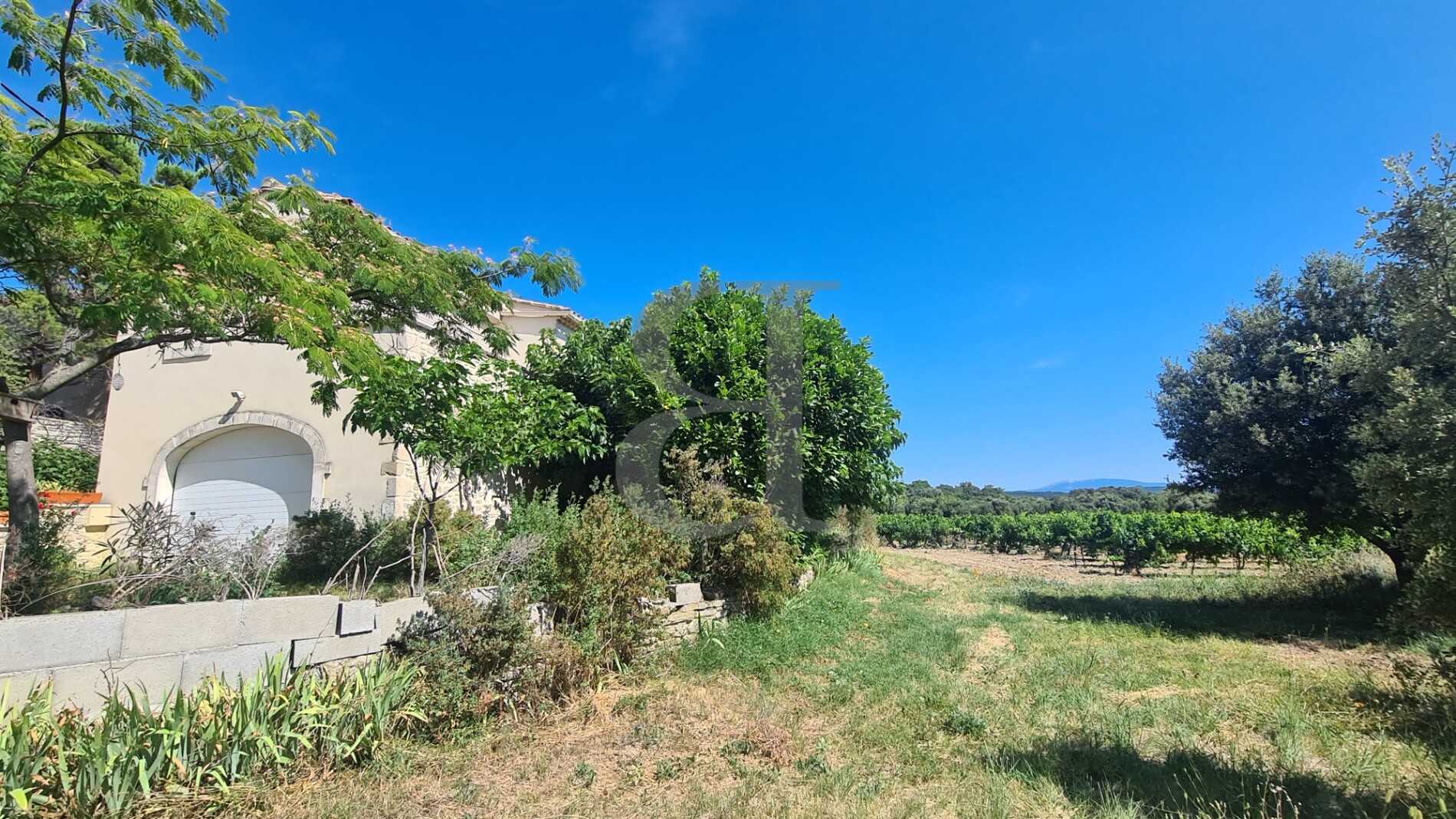 집 에 Valréas, Provence-Alpes-Côte d'Azur 12085048