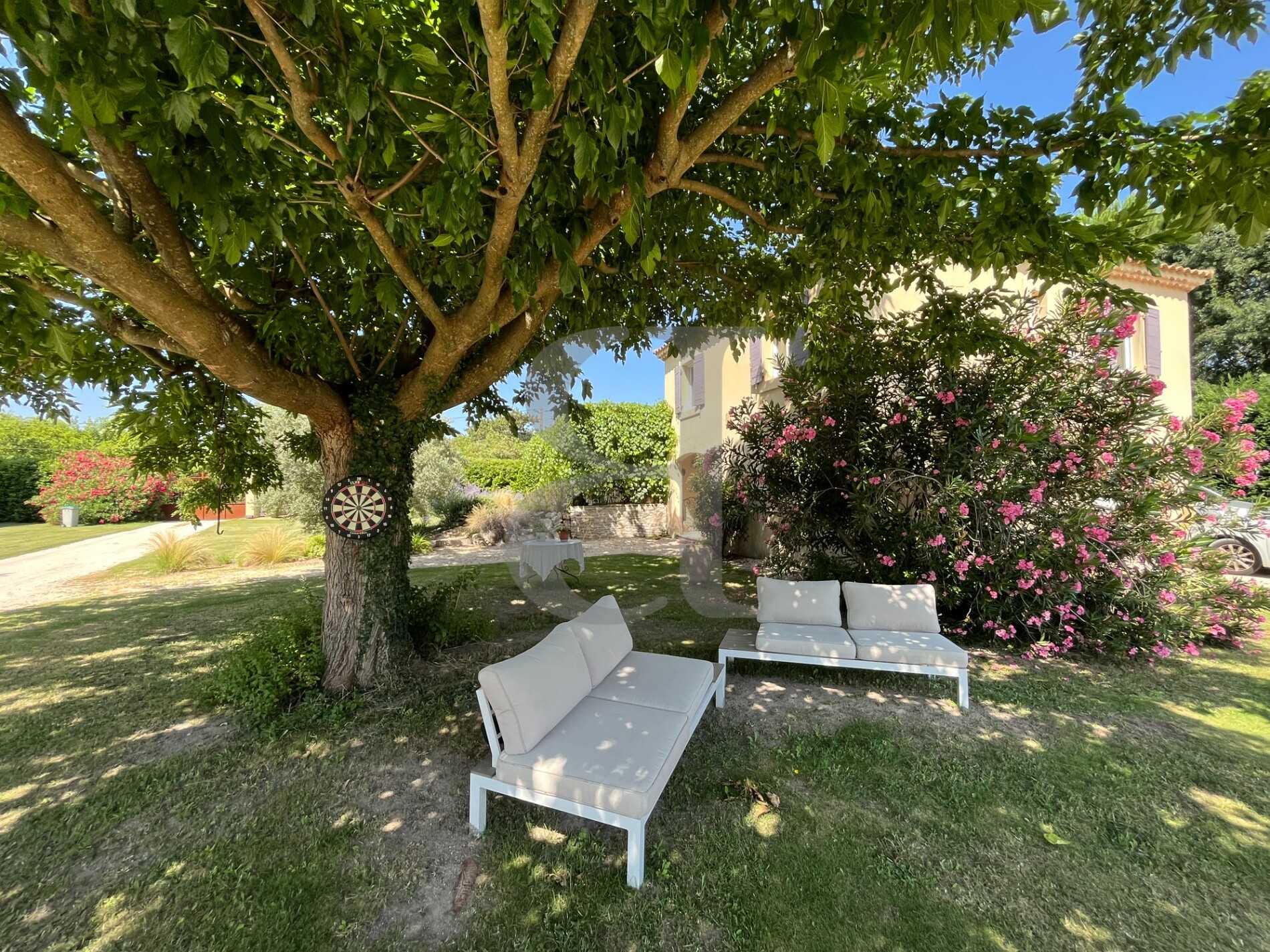 Rumah di Pernes-les-Fontaines, Provence-Alpes-Côte d'Azur 12085049