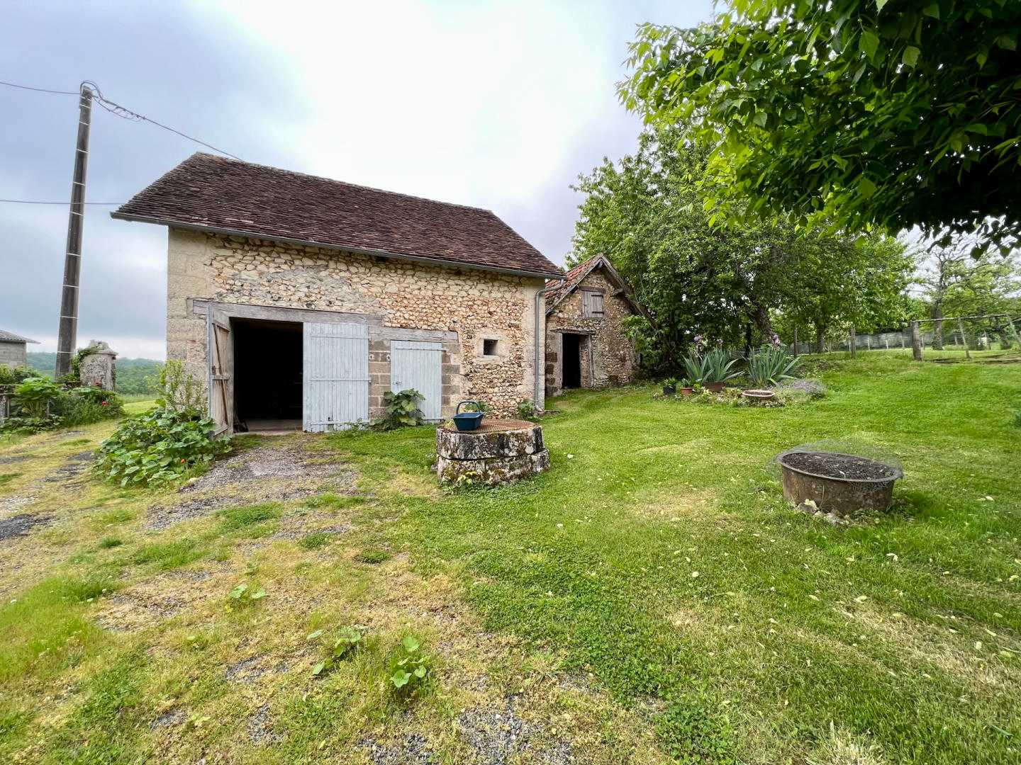 بيت في Thenon, Nouvelle-Aquitaine 12085053
