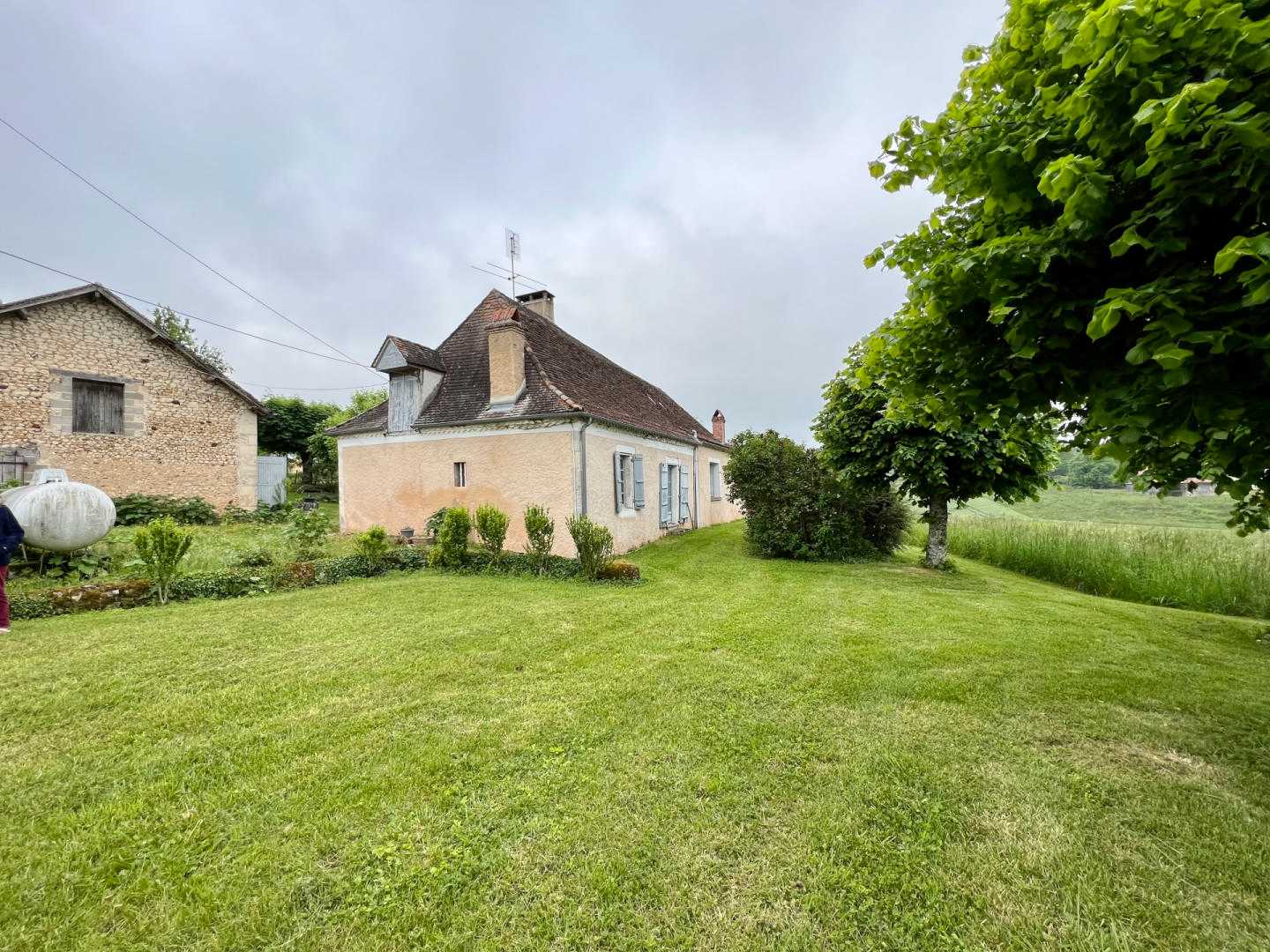 بيت في Thenon, Nouvelle-Aquitaine 12085053