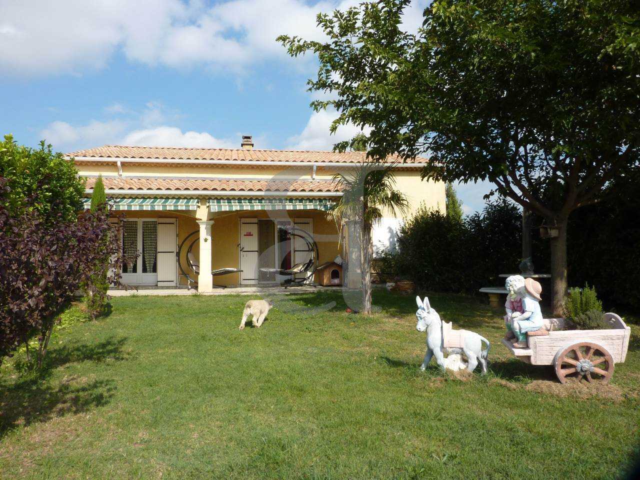 House in Valreas, Provence-Alpes-Cote d'Azur 12085130