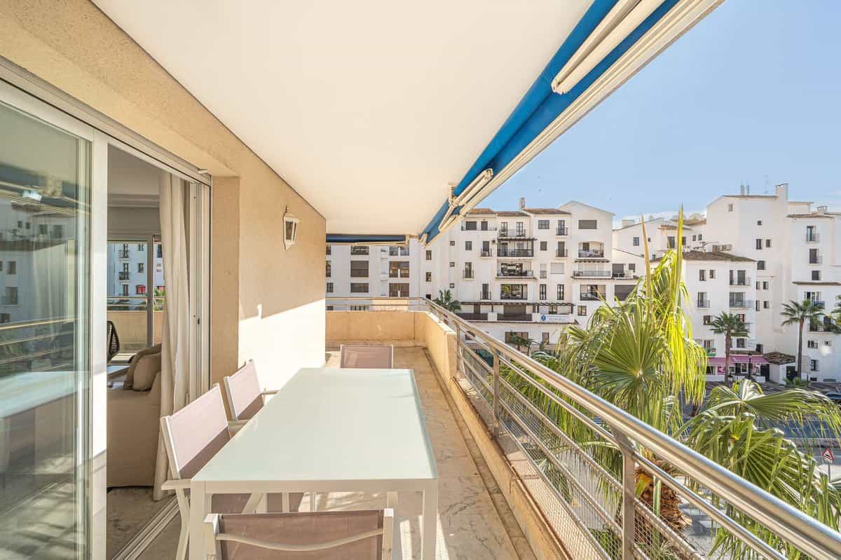 Condominium in , Andalusia 12085343