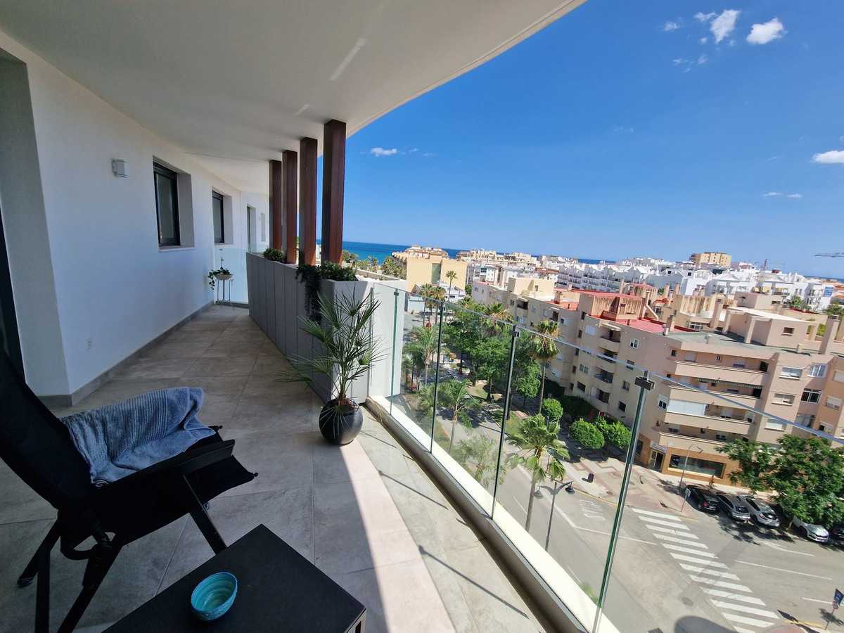 Condominium in Estepona, Andalucía 12085670