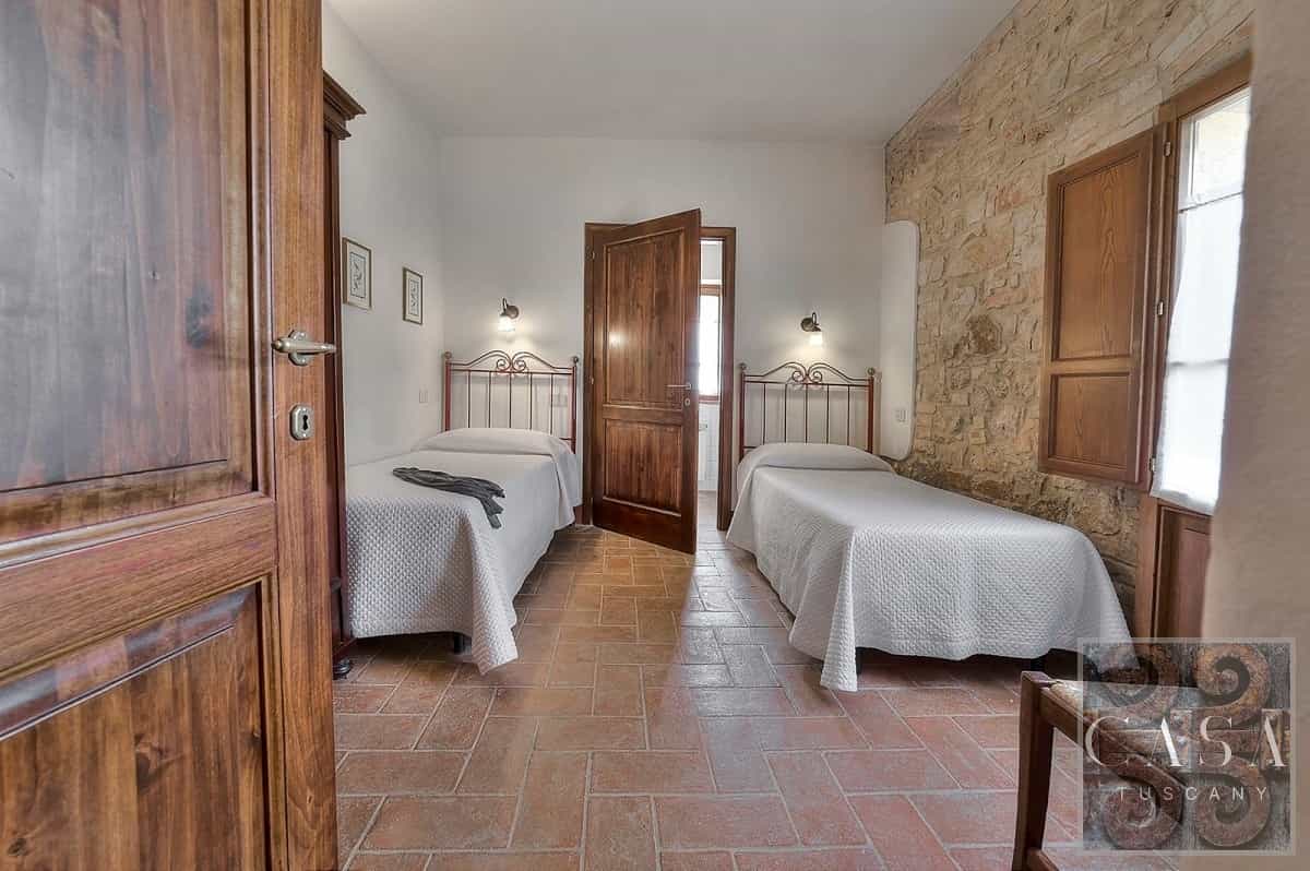 Condominio en Castelfalfi, Toscana 12086003