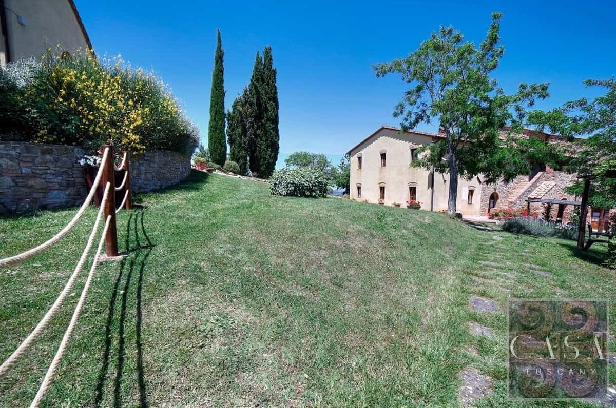 Condominio en Castelfalfi, Toscana 12086003