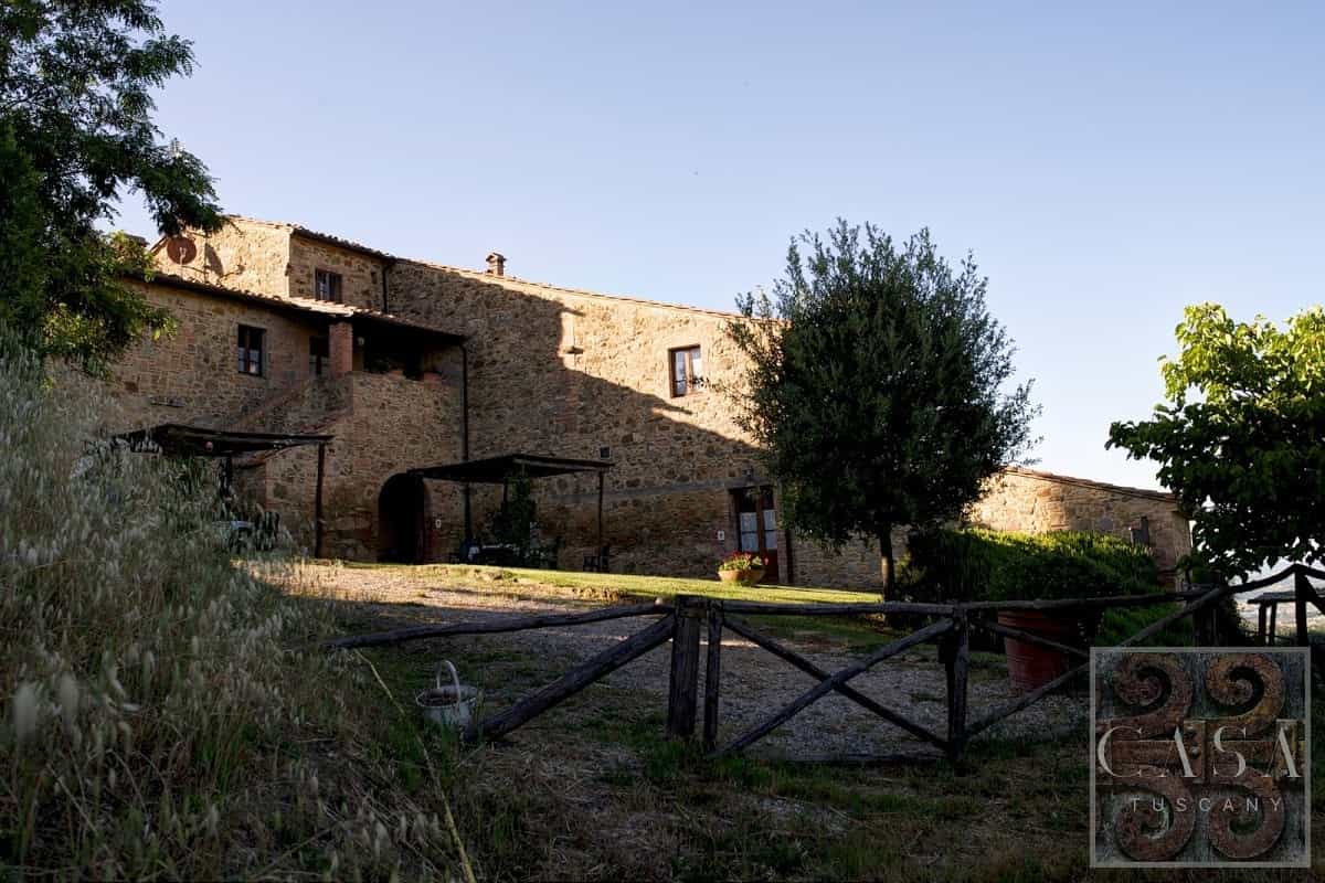 Condominium dans Castelfalfi, Toscana 12086003