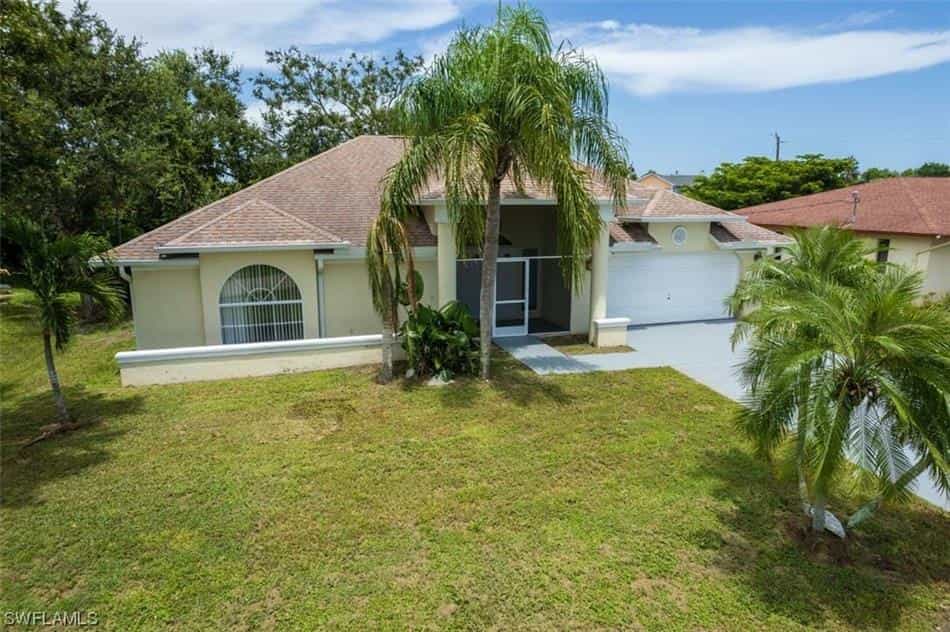 House in San Carlos Park, Florida 12086353