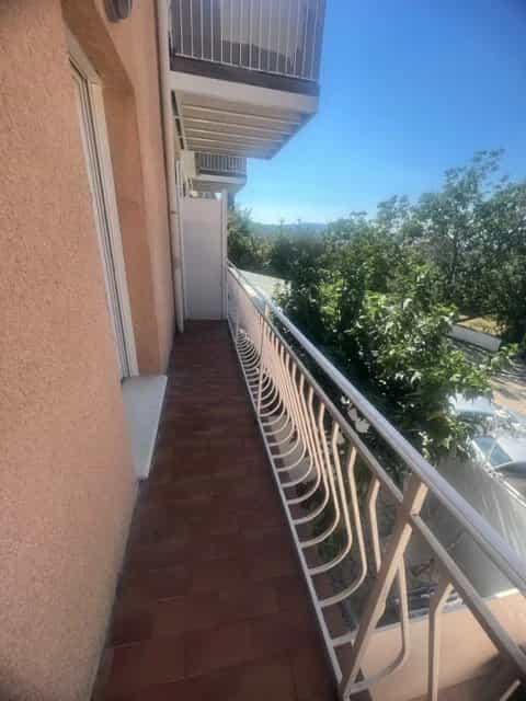 公寓 在 Contes, Provence-Alpes-Cote d'Azur 12086370