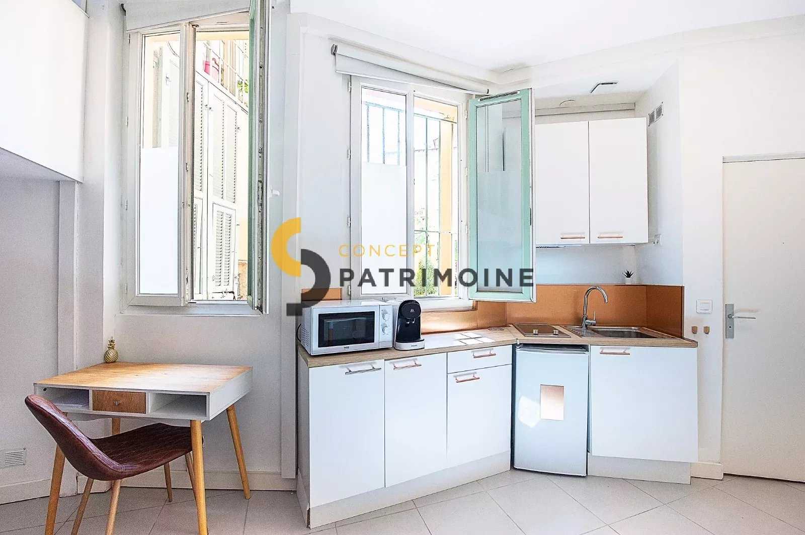 Condominium in Nice, Provence-Alpes-Cote d'Azur 12086374