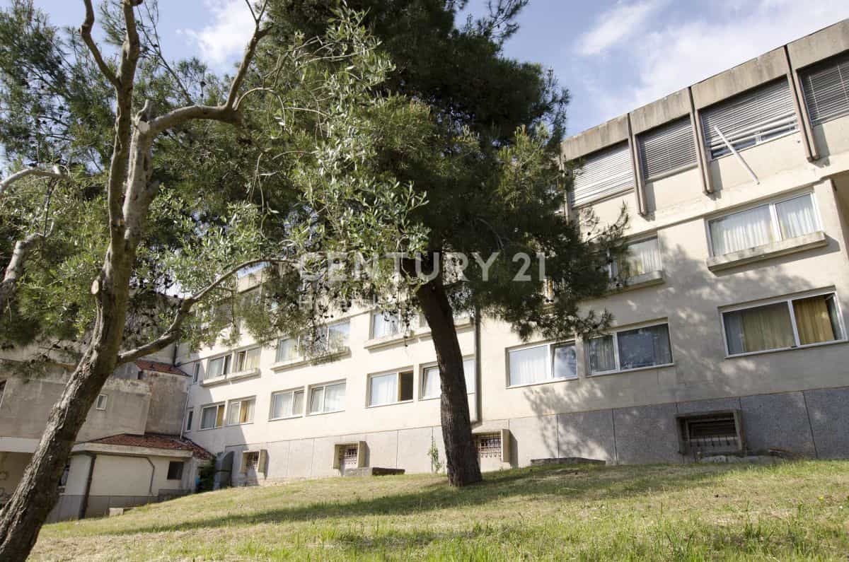 Bureau dans Buje, Istria County 12086517