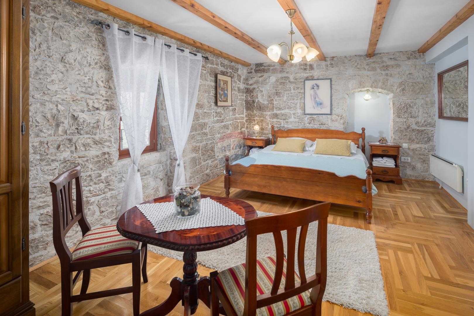 Hus i Tinjan, Istarska županija 12087008