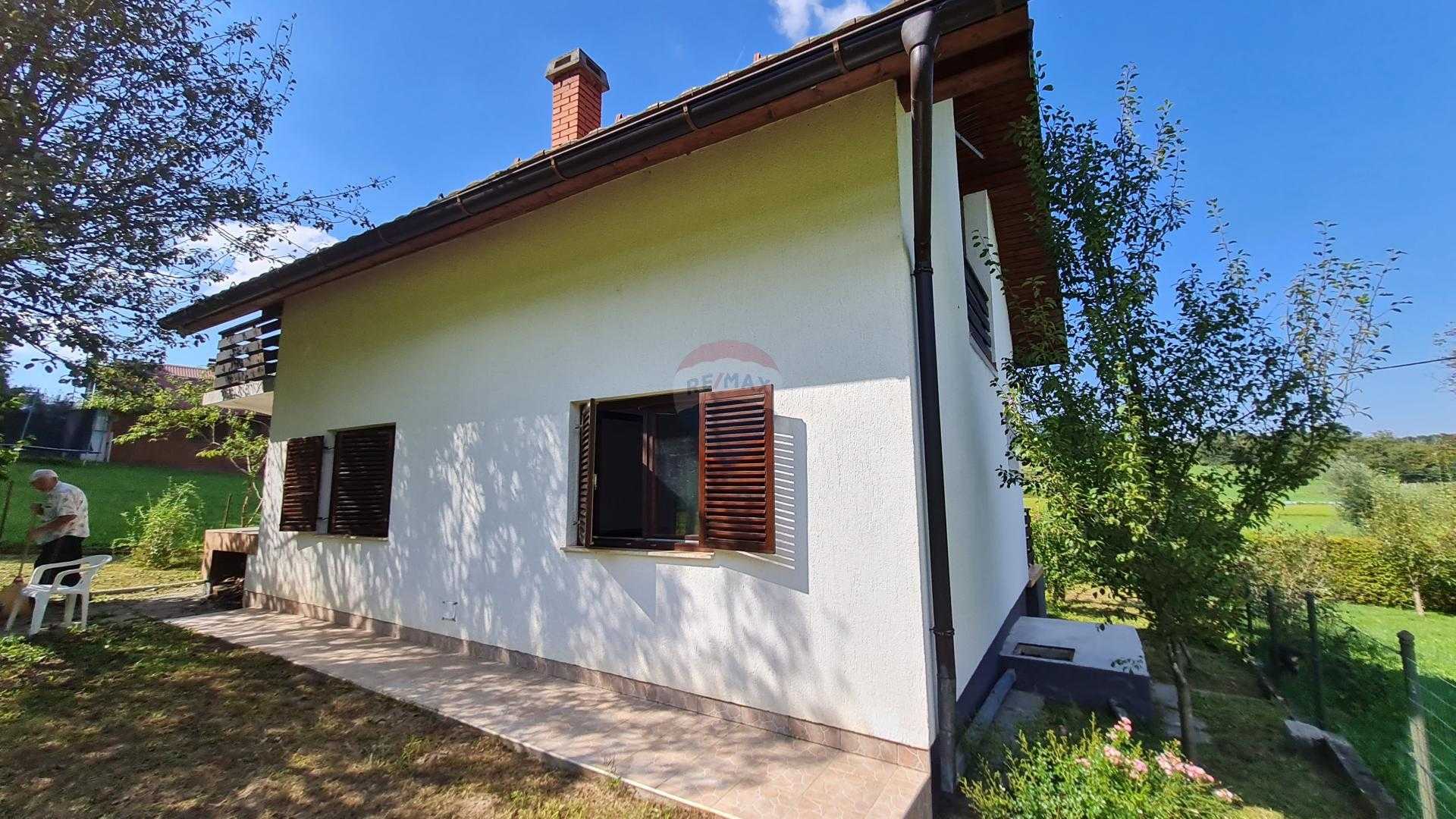Hus i Ladvenjak, Karlovačka županija 12087009