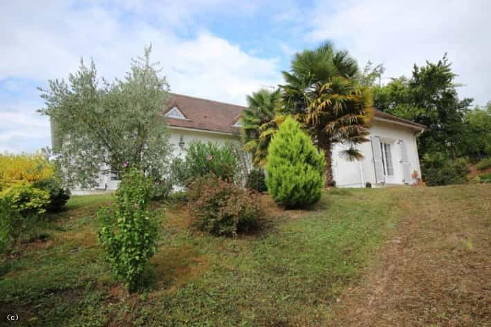 σπίτι σε Savigné, Nouvelle-Aquitaine 12087582