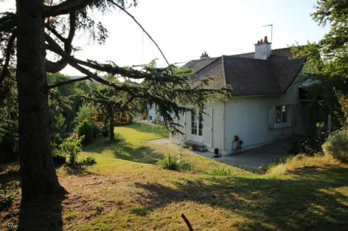House in Savigné, Nouvelle-Aquitaine 12087582