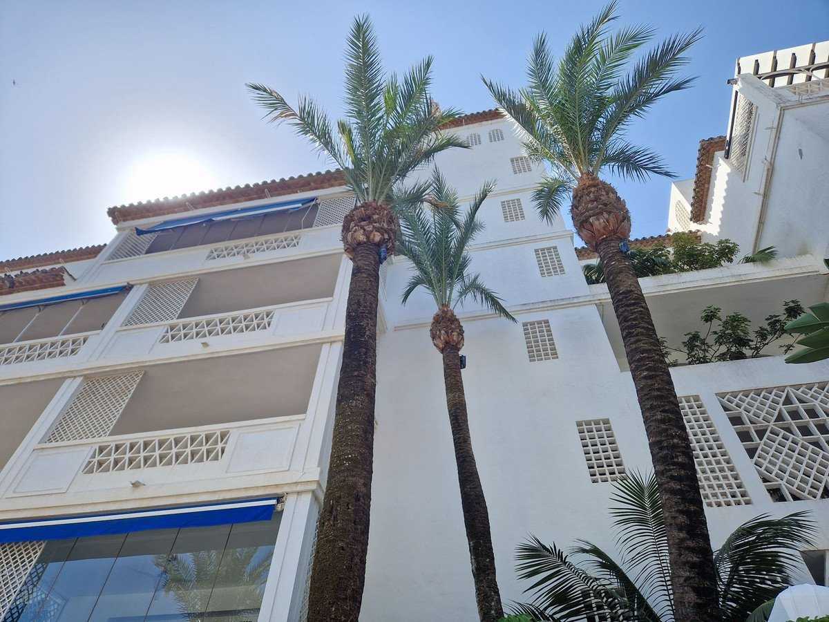 Condominium in , Andalusia 12087806