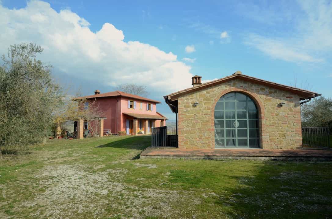 Dom w Gambassi, Tuscany 12088263