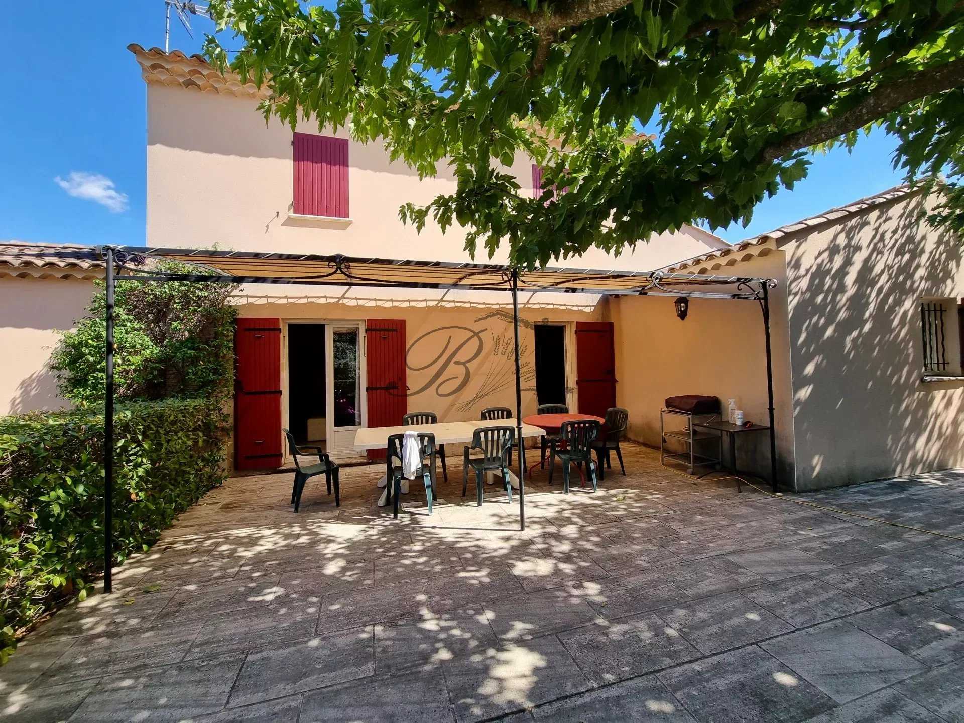 Talo sisään Grambois, Provence-Alpes-Cote d'Azur 12088383