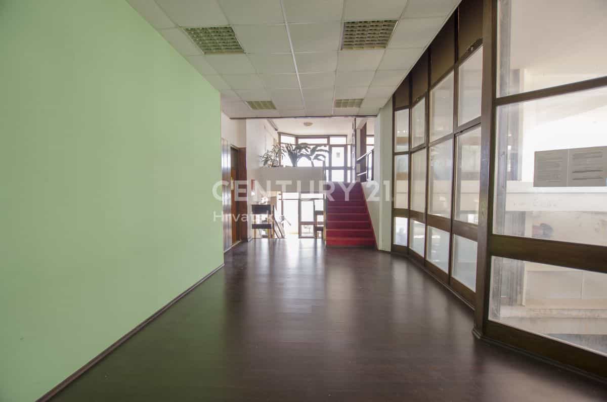 Офіс в Buje, Istarska Zupanija 12088575