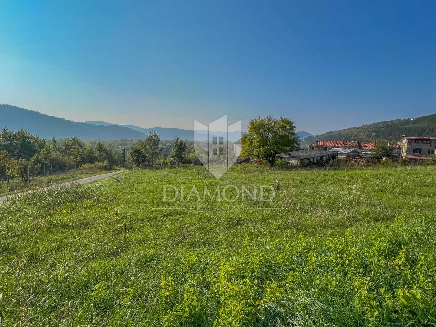 Tanah dalam Oprtalj, Istria County 12088994