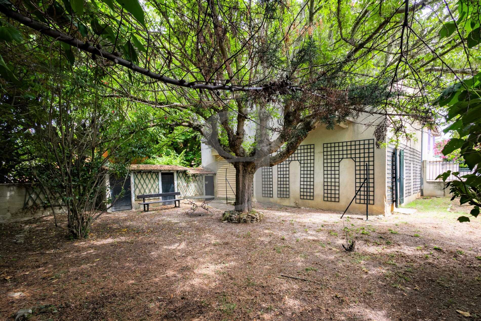 Hus i Carpentras, Provence-Alpes-Cote d'Azur 12089680