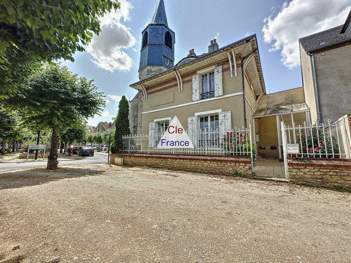 Будинок в Nogent-sur-Vernisson, Centre-Val de Loire 12089715