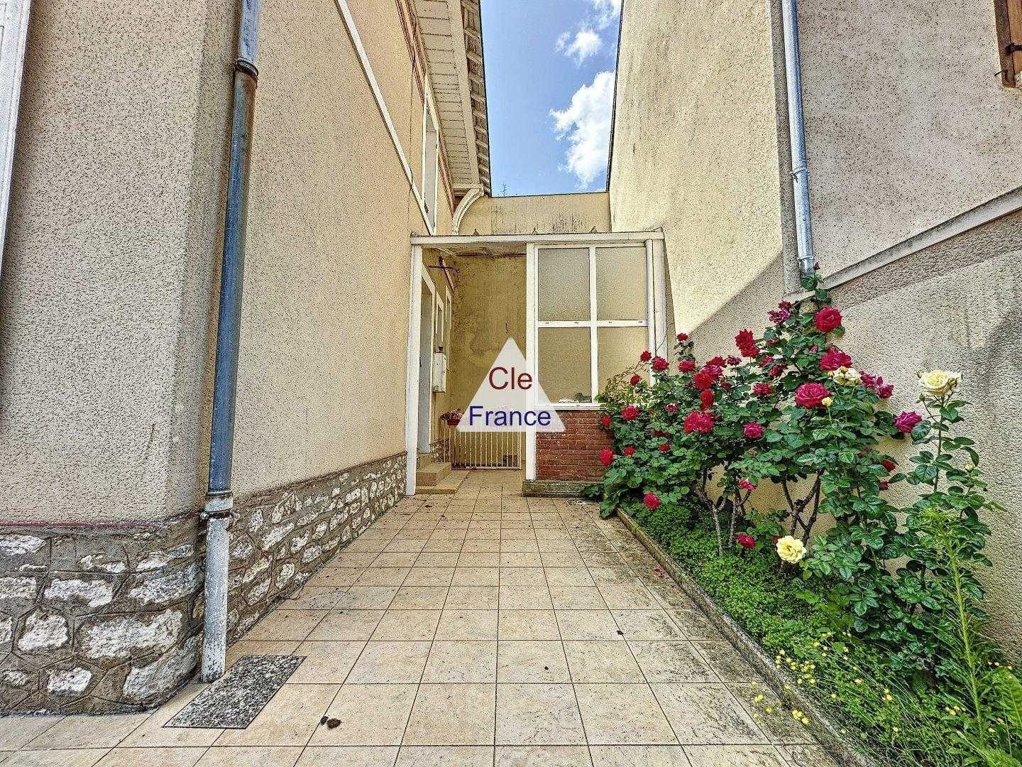 Будинок в Ножан-сюр-Верніссон, Центр-Валь-де-Луар 12089715