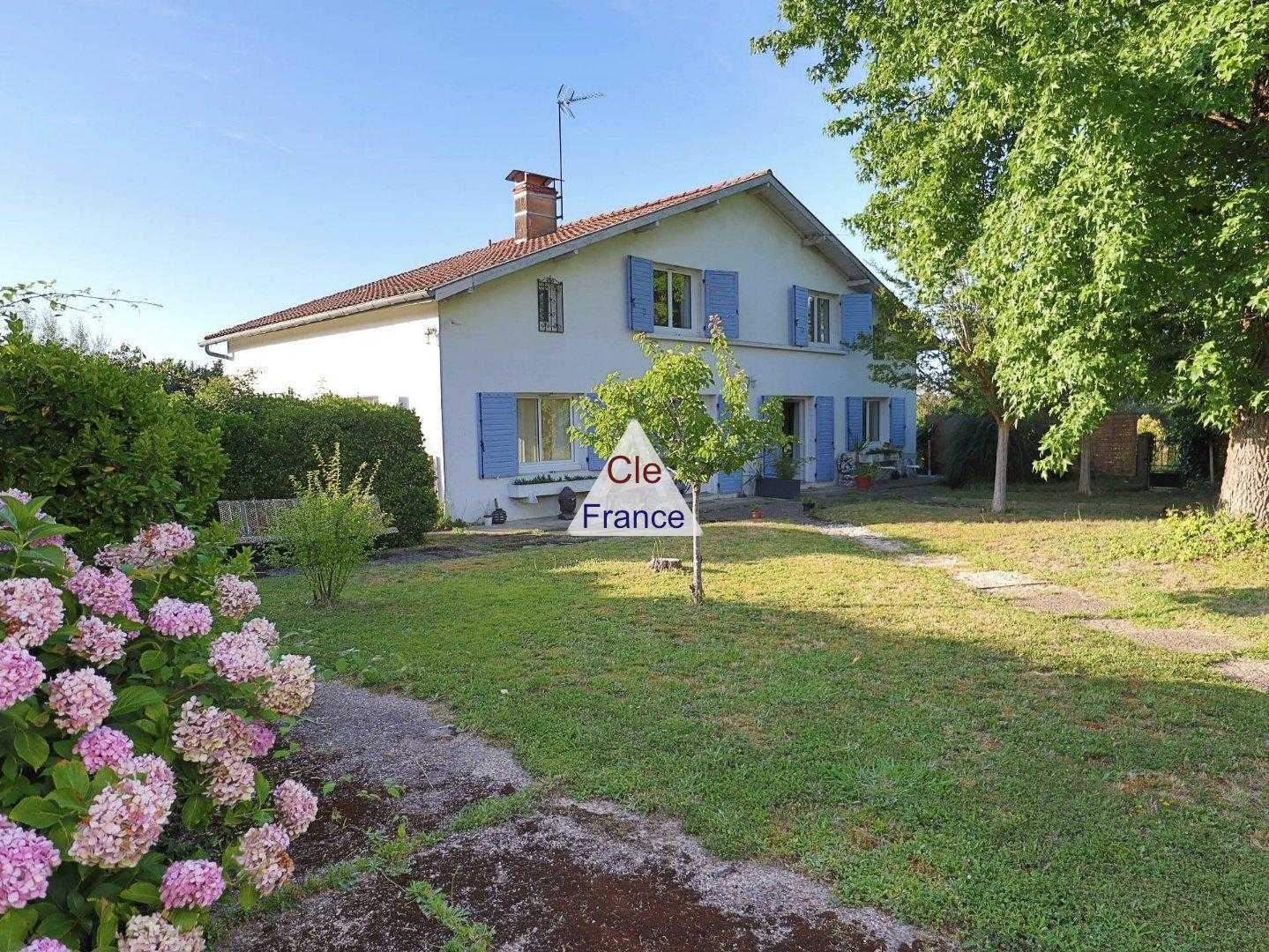 House in Saint-Paul-les-Dax, Nouvelle-Aquitaine 12089736