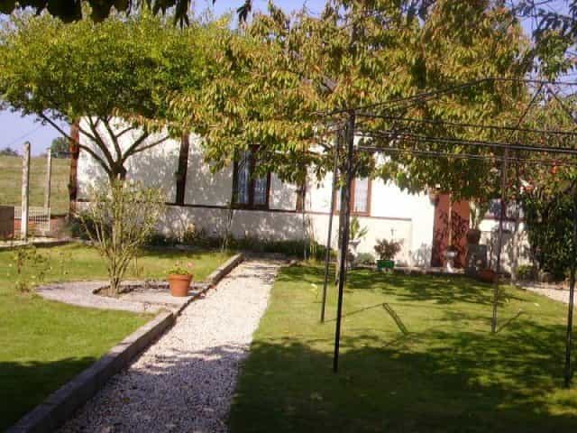 жилой дом в Rives-d'Andaine, Normandie 12089809