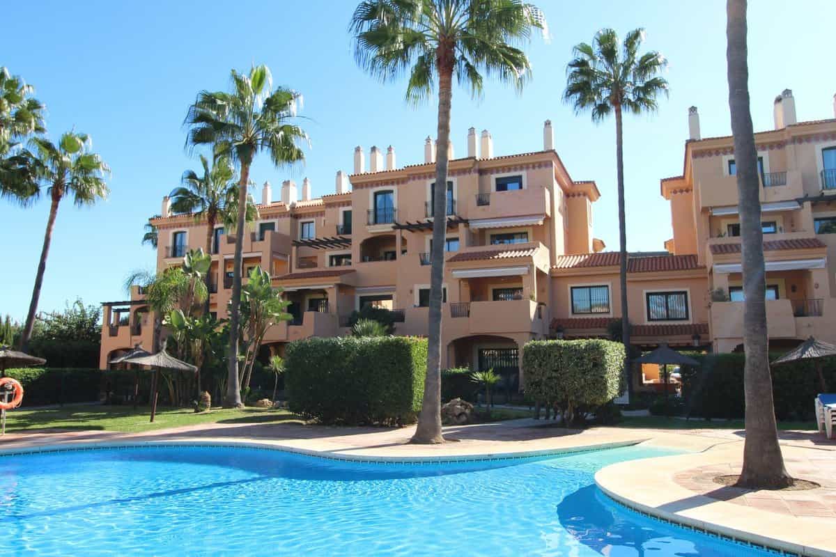 Condominium in Castillo de Sabinillas, Andalusië 12089904